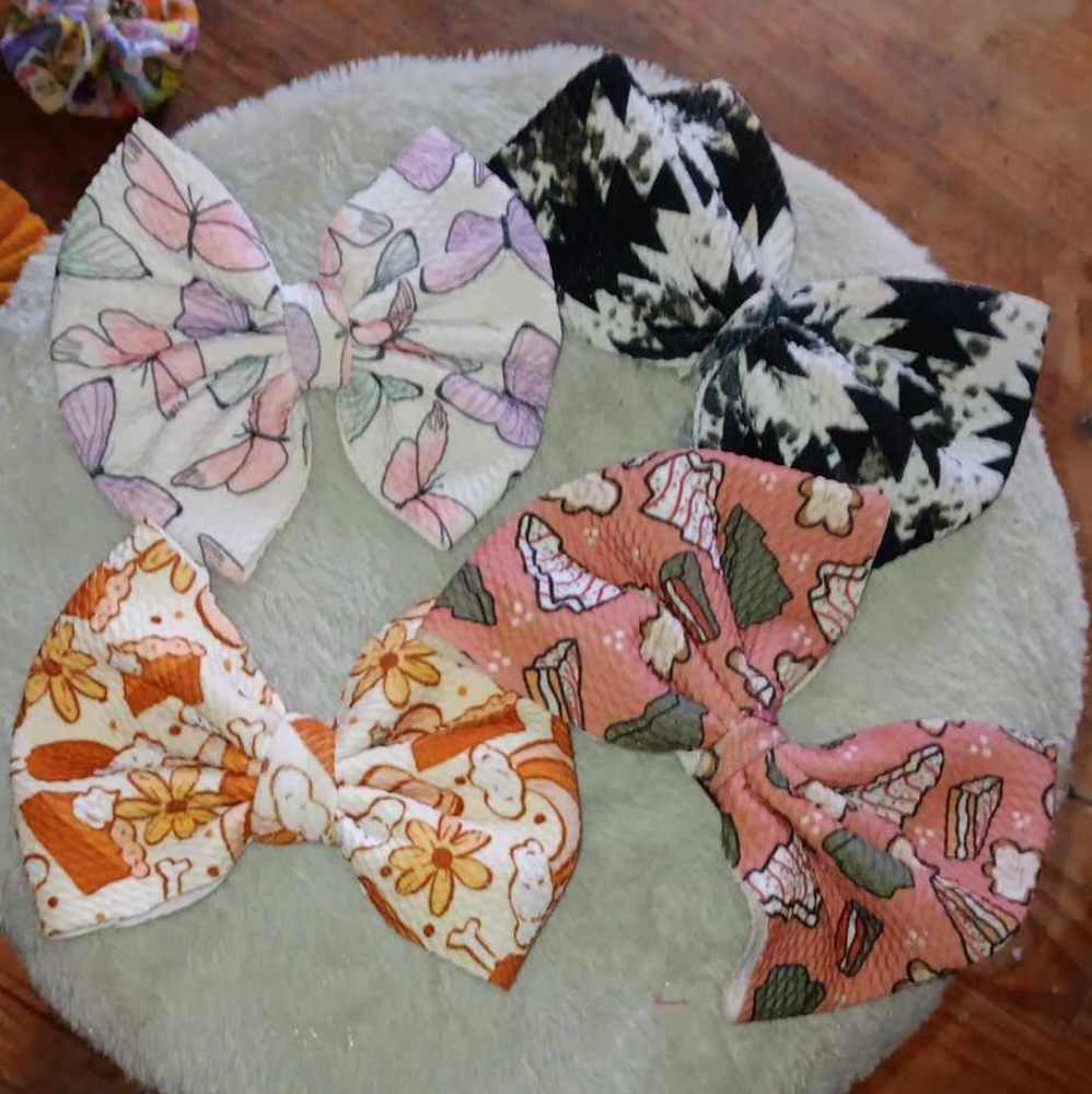 Bows on clips